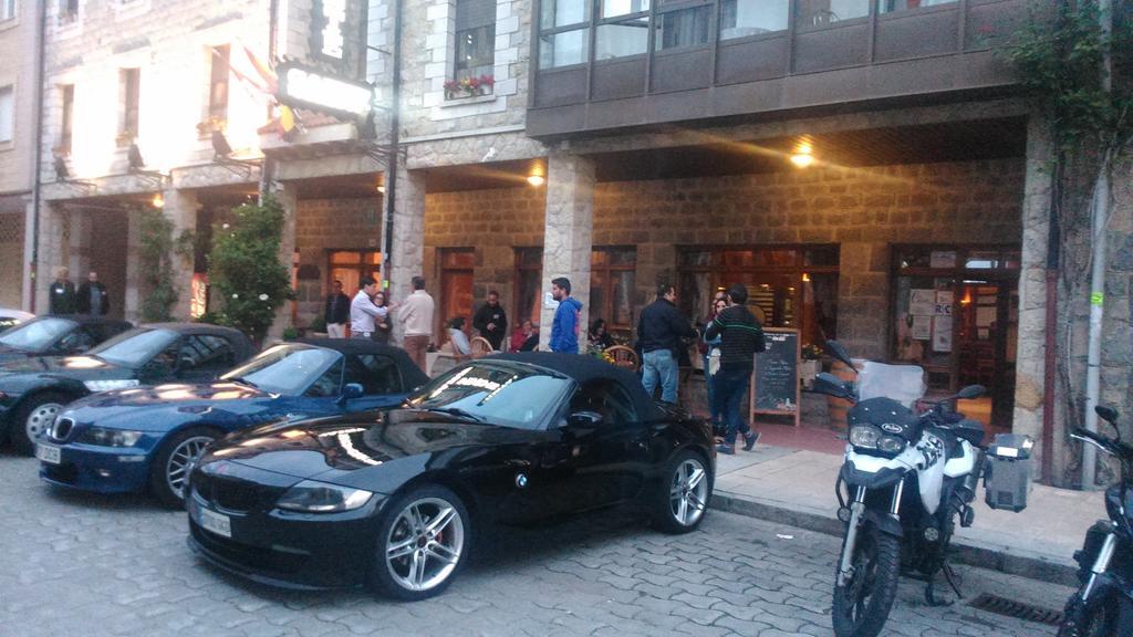 Hostal Sainz Riaño Kültér fotó