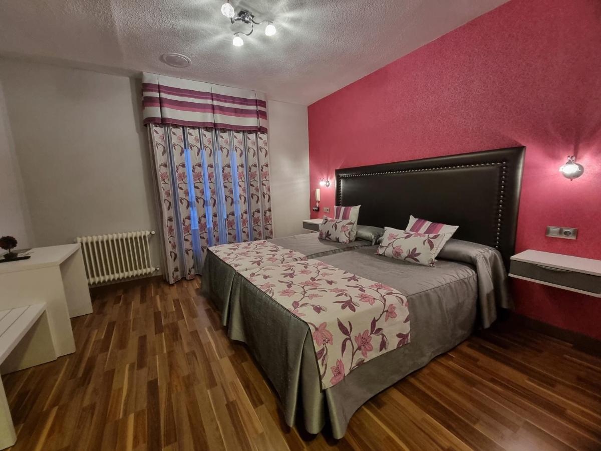 Hostal Sainz Riaño Kültér fotó