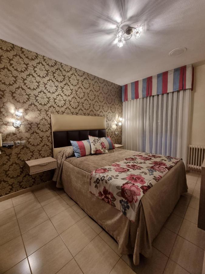 Hostal Sainz Riaño Kültér fotó