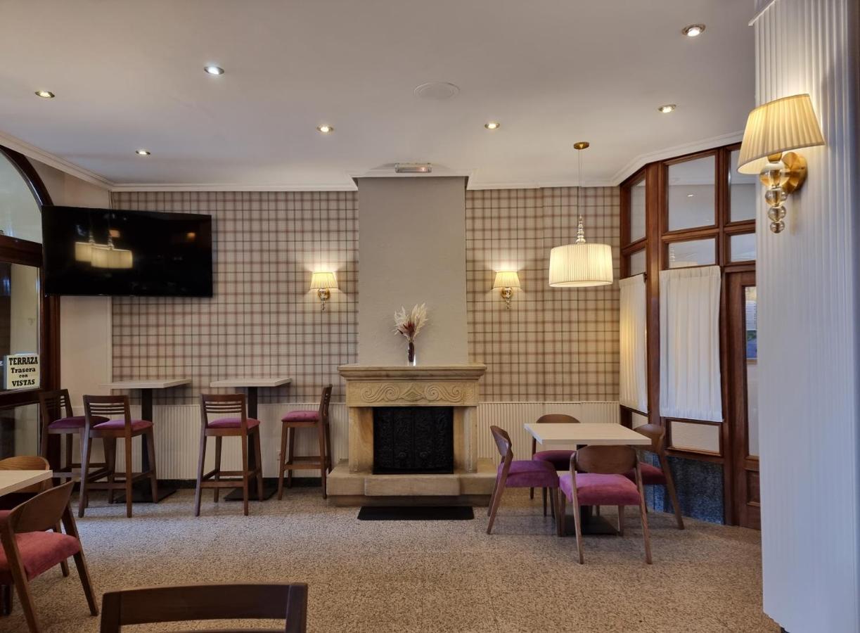 Hostal Sainz Riaño Kültér fotó