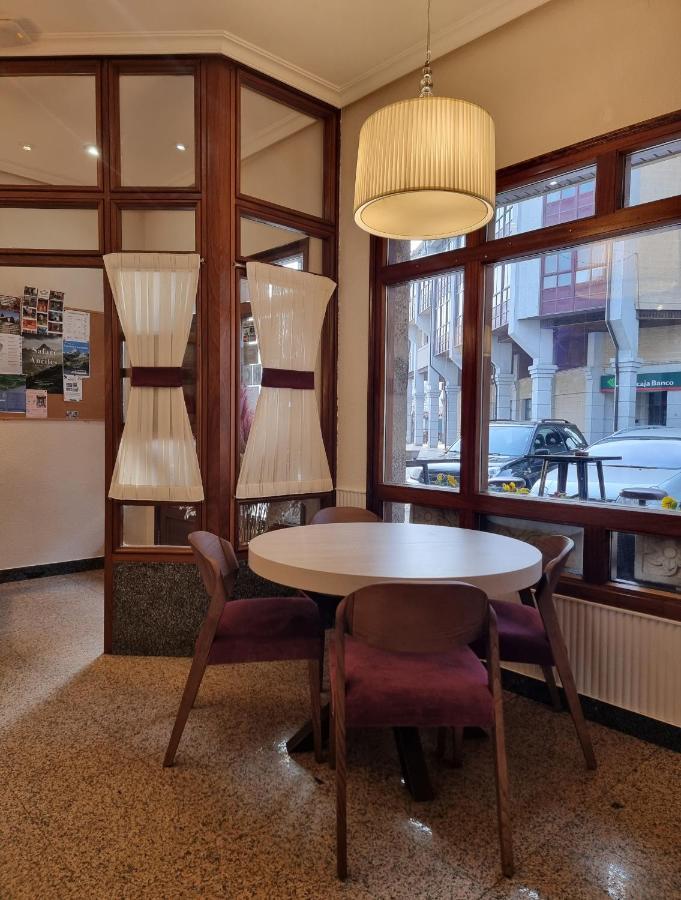 Hostal Sainz Riaño Kültér fotó