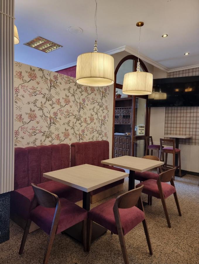 Hostal Sainz Riaño Kültér fotó