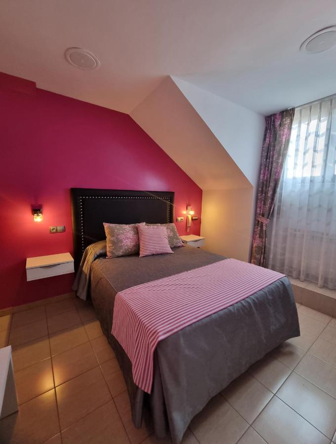 Hostal Sainz Riaño Kültér fotó