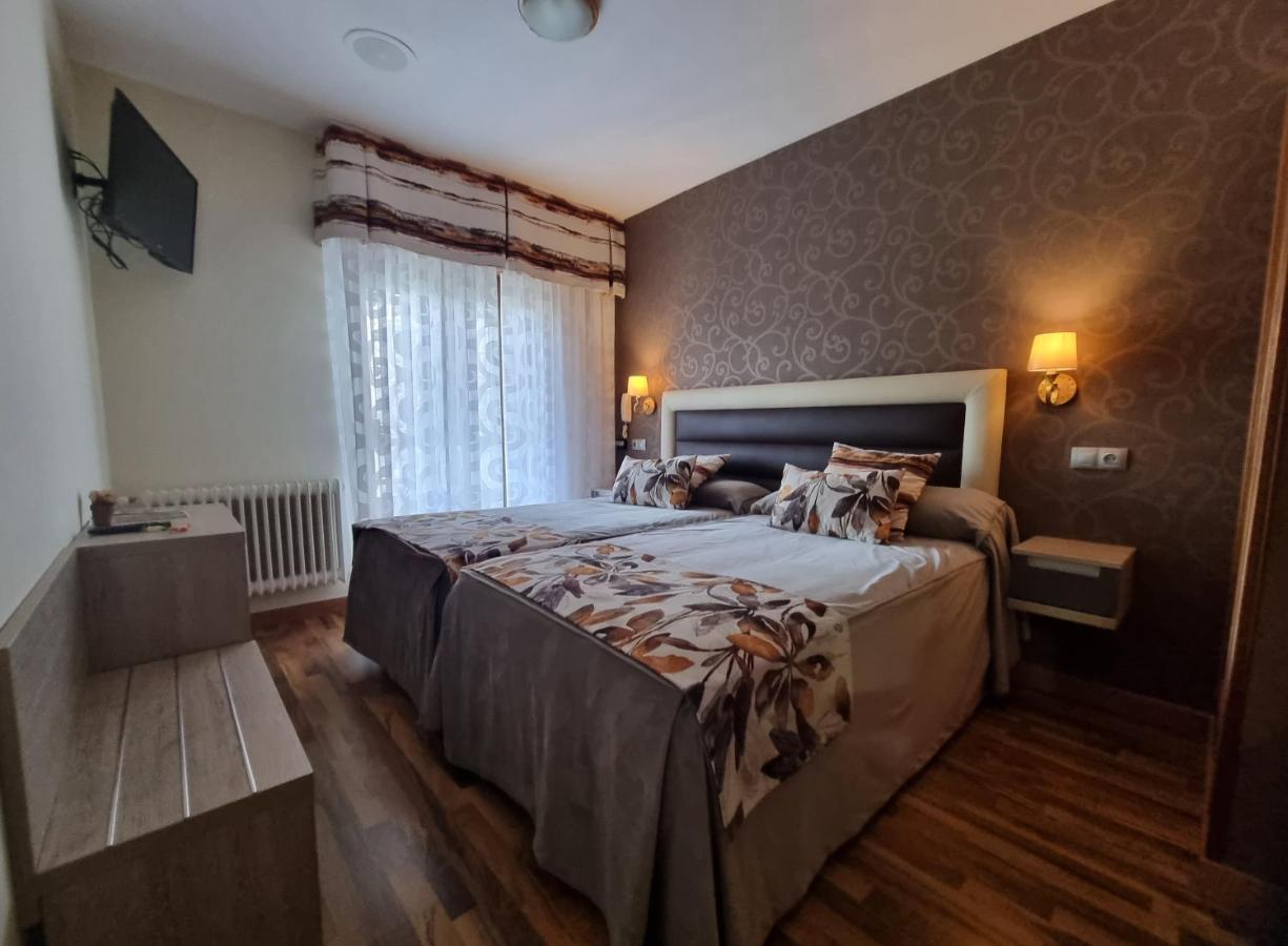 Hostal Sainz Riaño Kültér fotó