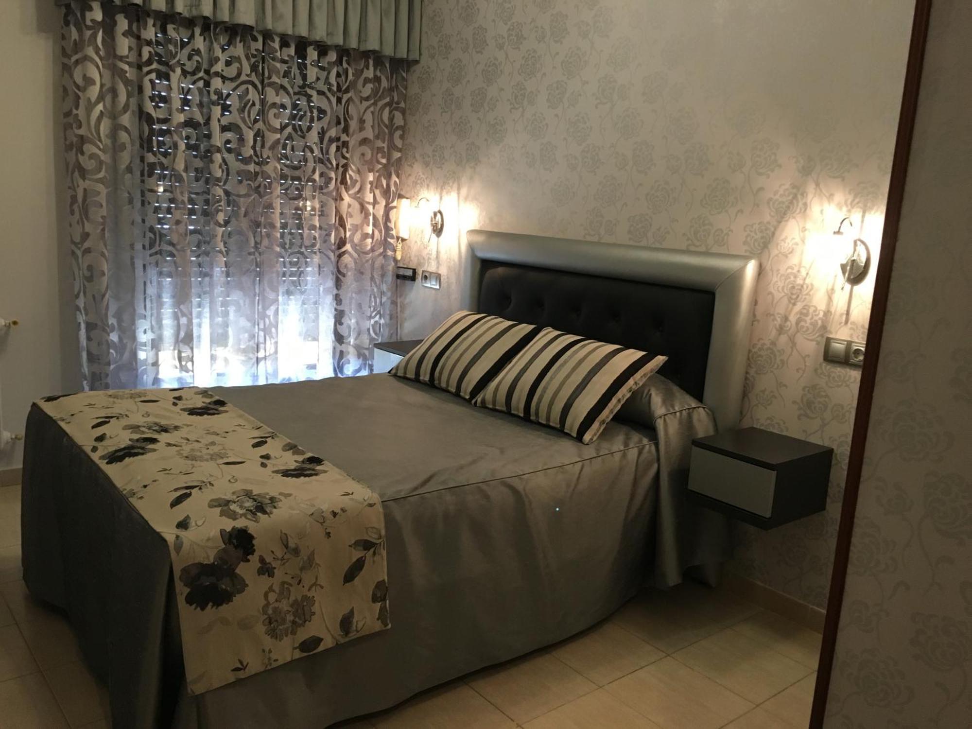 Hostal Sainz Riaño Kültér fotó