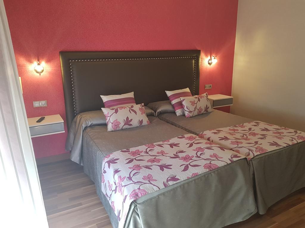 Hostal Sainz Riaño Kültér fotó