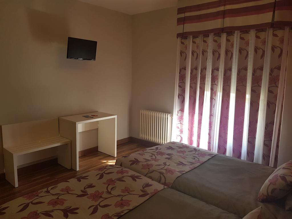 Hostal Sainz Riaño Kültér fotó