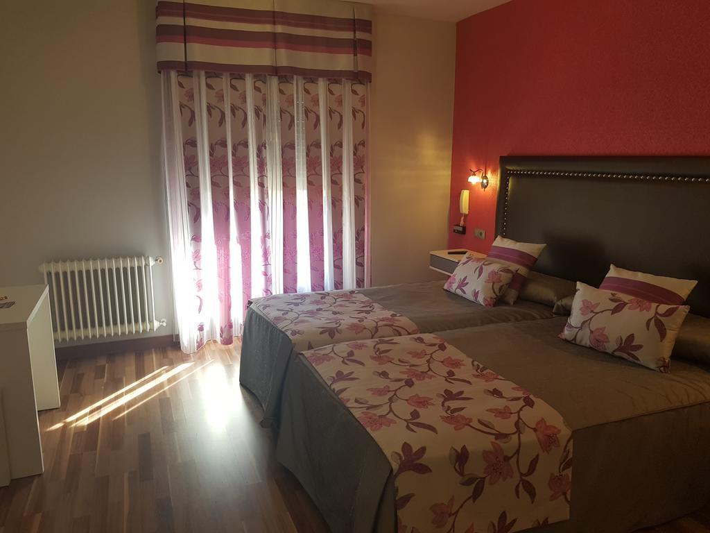 Hostal Sainz Riaño Kültér fotó